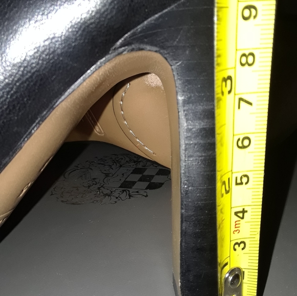 Coach  size 9.5 Black gently worn. 3.5 inch heel. Leather **READ** - Picture 3 of 6